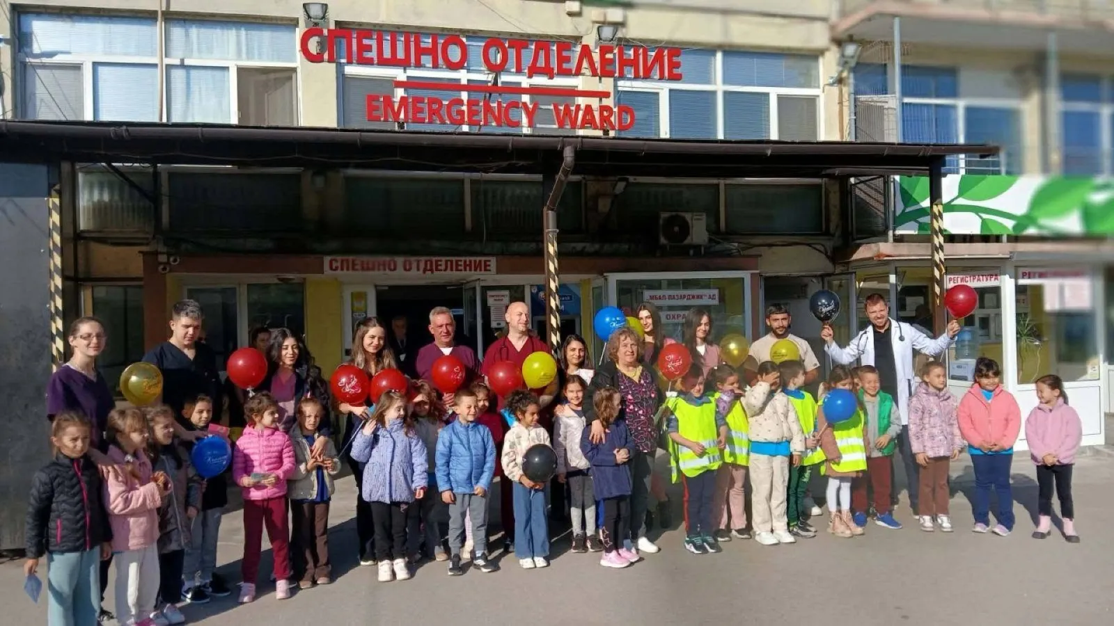 деца гостуват на лекари